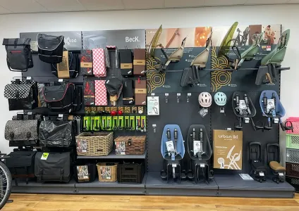 User Ebi bikes Verkoopt accessoires van Urban IKI, voor en achterzitje